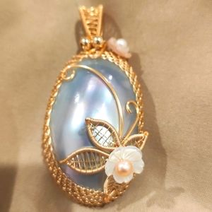 Natural mabe pearl hand-wound large pendant